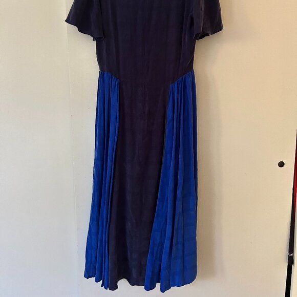 Kurt Lyle Short Sleeved Dress - Picture 2 of 3